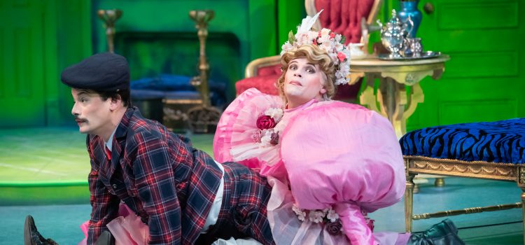 Campy Farce ‘Irma Vep’ Can’t Hold Audience