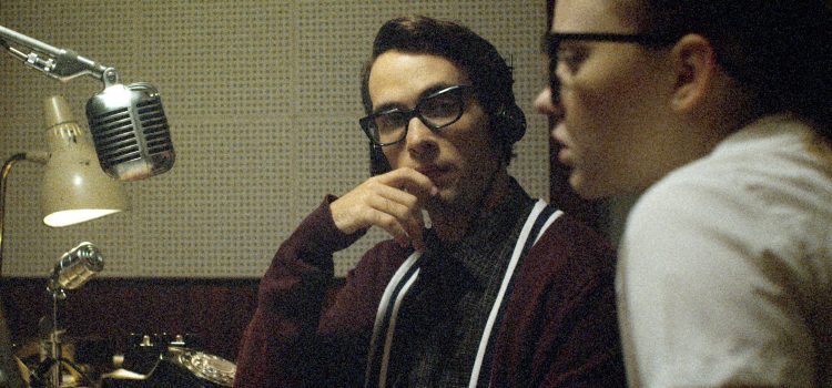 ‘The  Vast of Night’ Smartly Builds Eerie Sci-Fi Suspense