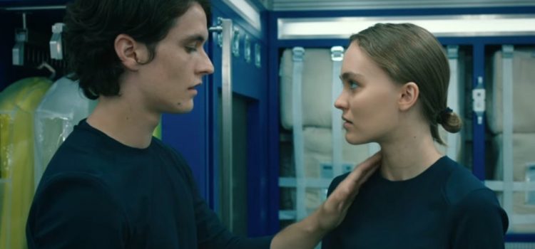 ‘Voyagers’ Is Too Sterile As A Space Odyssey Gone Rogue