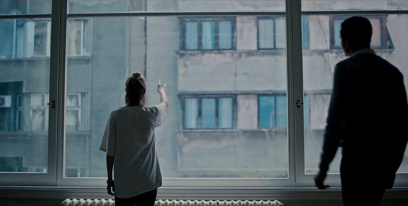 ‘Watcher’ Is a Creepy Thriller That Will Make You Close Your Curtains