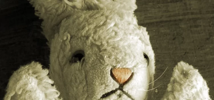 Spontaneity is Key to ‘White Rabbit, Red Rabbit’ Absurdist Adventure