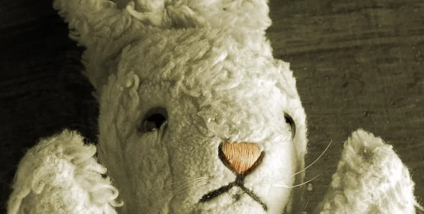 Spontaneity is Key to ‘White Rabbit, Red Rabbit’ Absurdist Adventure